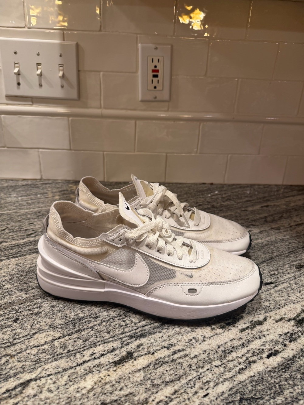 Women’s Nike Waffle One Triple White DC2533-103 Size 8